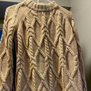 H&M cream colored sweater great condition sz sm